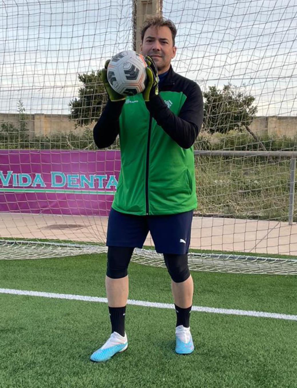 Se vería un entrenador